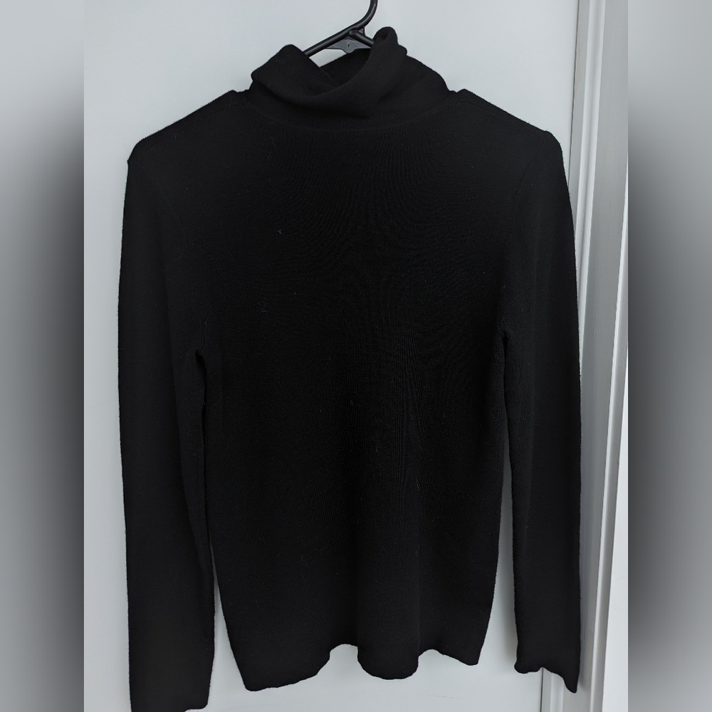 Black merino wool turtleneck size M
